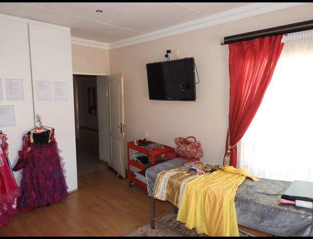 3 BEDROOM HOUSE FOR SALE IN THREE RIVERS EAST